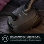 AEG CLEAN 6000 ÖKO Staubsauger mit Beutel, Hohe Saugleistung, Zusatzdüsen, XL-Räder, Edelstahl-Teleskoprohr, aus 65% Recyclingmaterial, 12 m Kabel, 850 Watt, Zubehör, Grau, AB61C1OKO